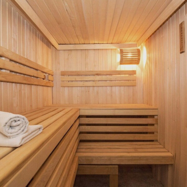 Passez une nuit romantique dans un gîte privatif avec piscine, spa et sauna !